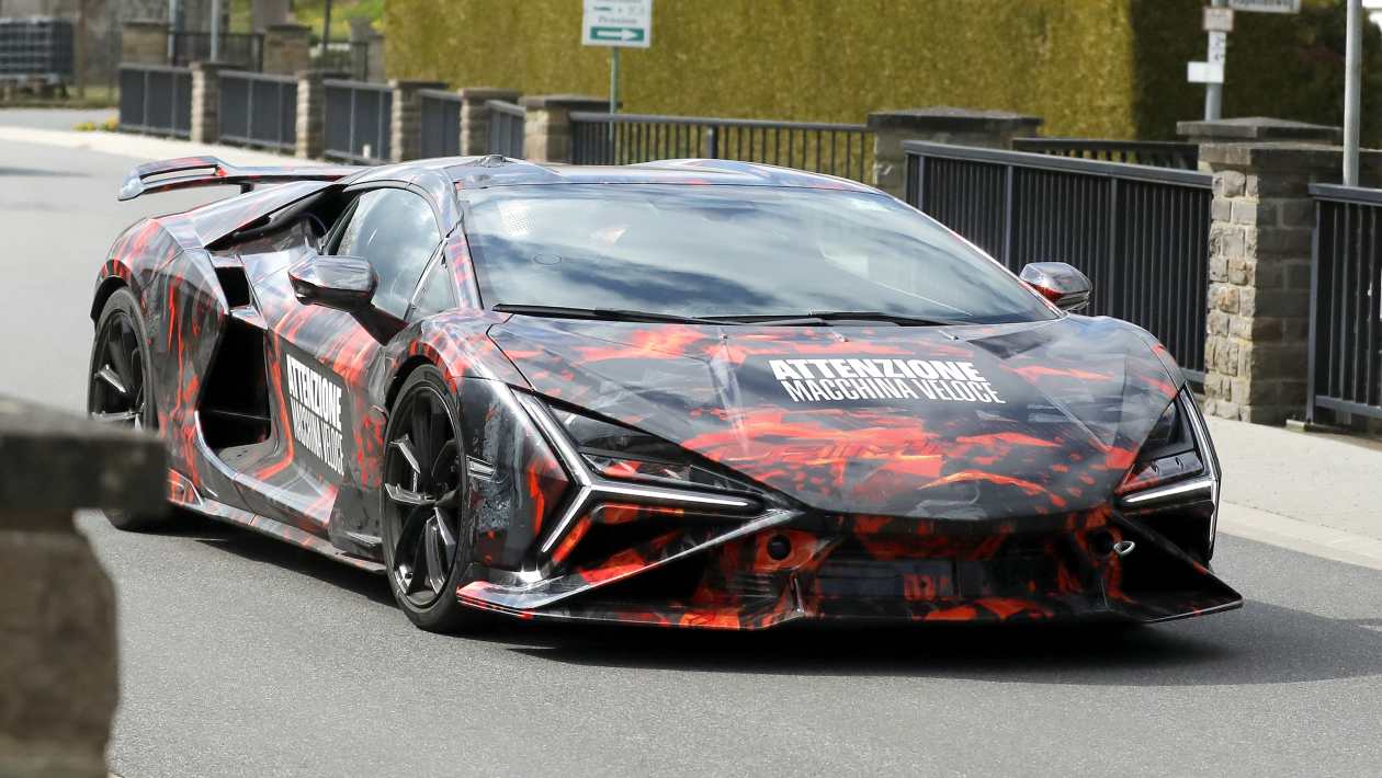 Lamborghini Revuelto SV spotted testing - pictures